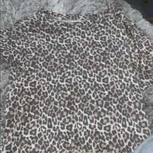 AMercian eagle leapoard shirt